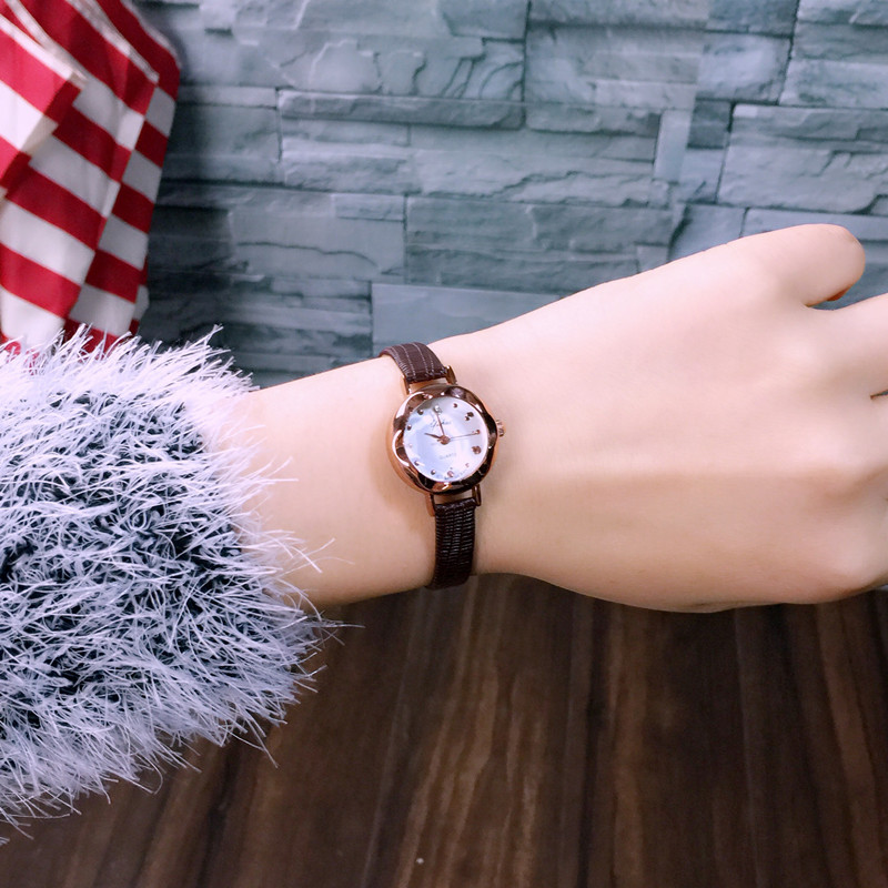 韓國時尚細表帶皮帶女表韓版簡約學生復古潮流小巧小表盤時裝手表