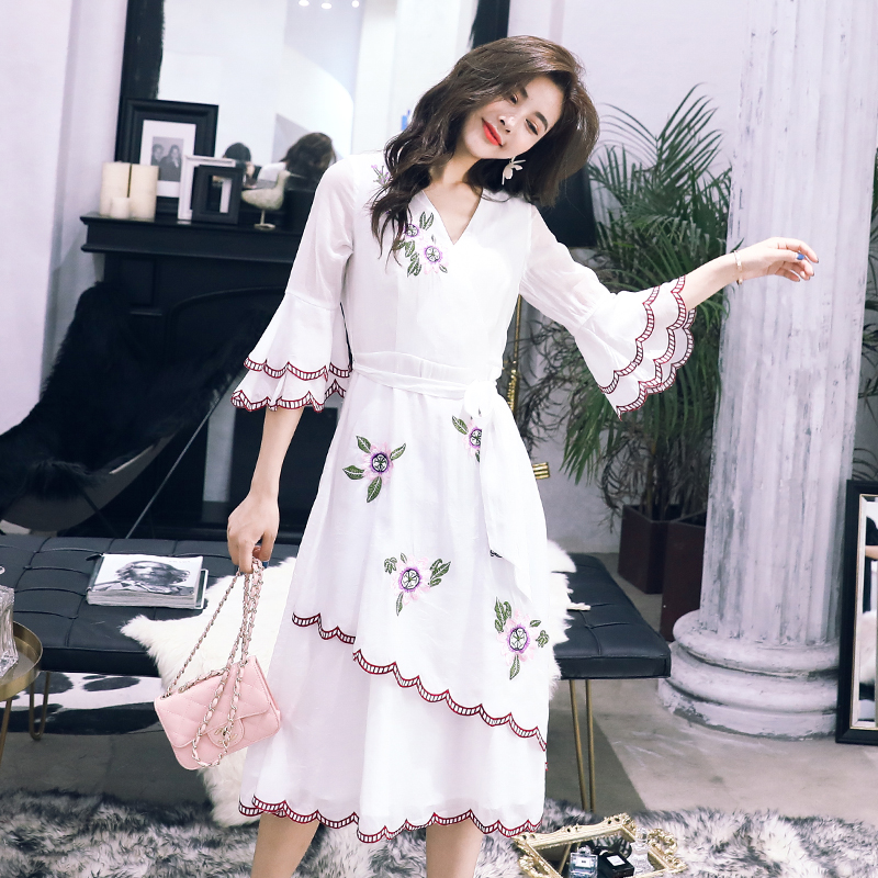 名媛氣質連衣裙2018夏季復古v領長裙小白裙修身刺繡繡花禮服裙子