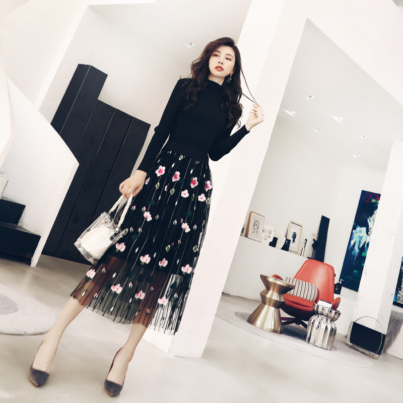 名媛氣質2018秋冬高領復古刺繡花朵中長款針織衫上衣拼網紗連衣裙
